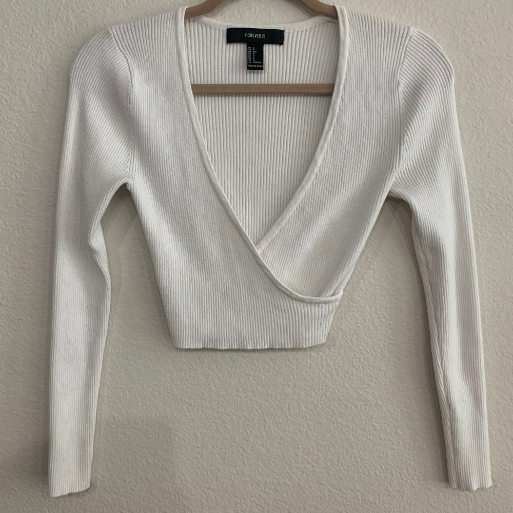 Forever 21 White V-Neck Sweater Crop Top Size S
